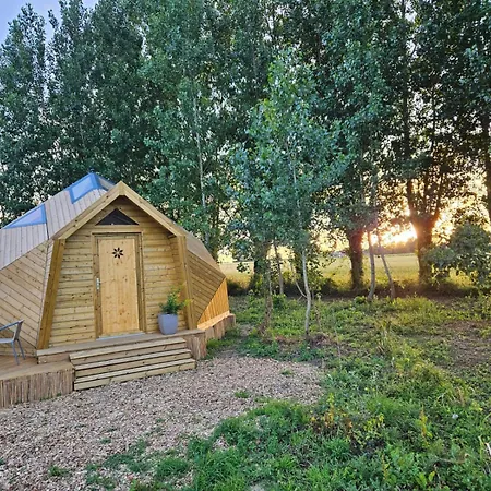 Les Domes De Draeck אתר קמפינג